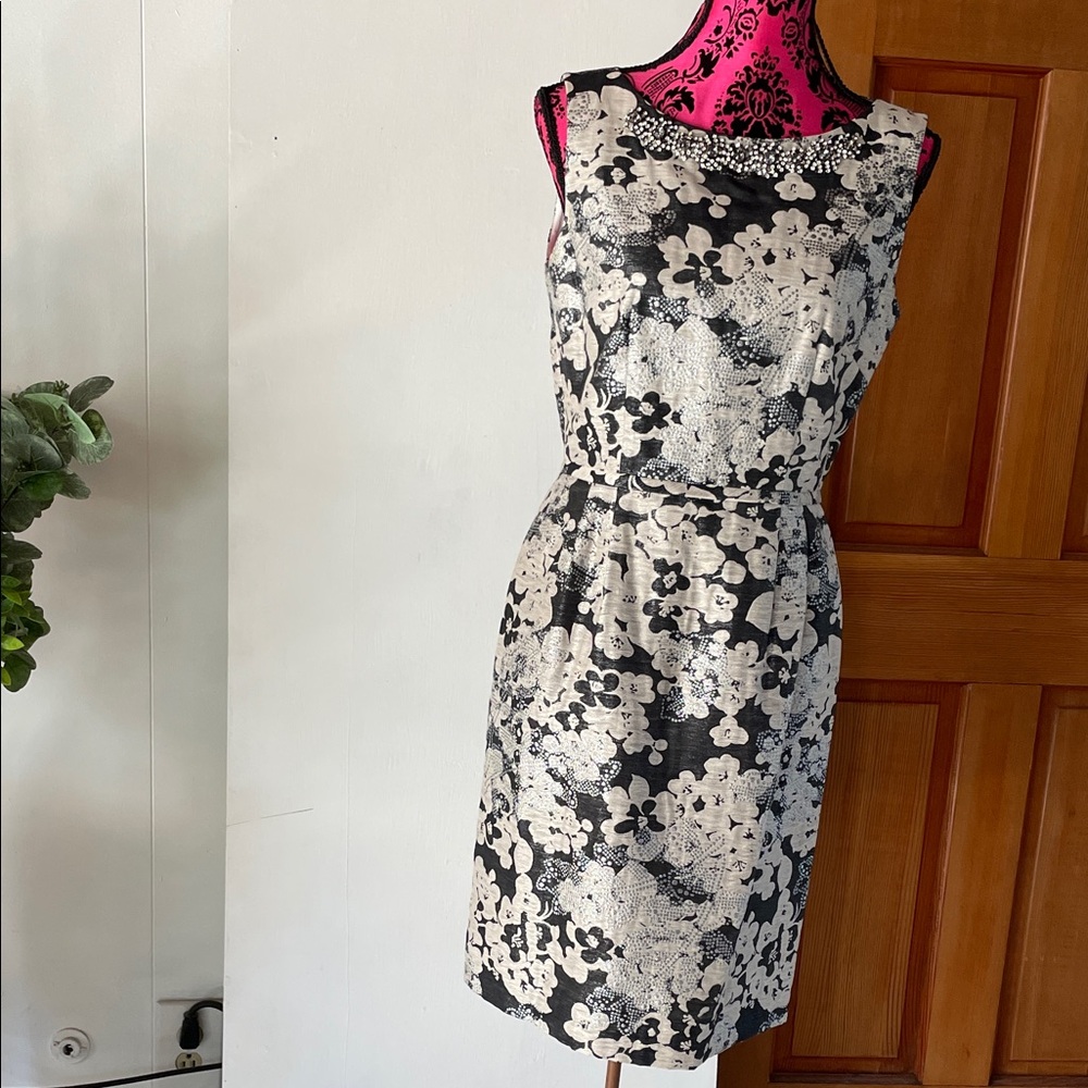 Tahari Monochrome Floral Sleeveless Midi Dress